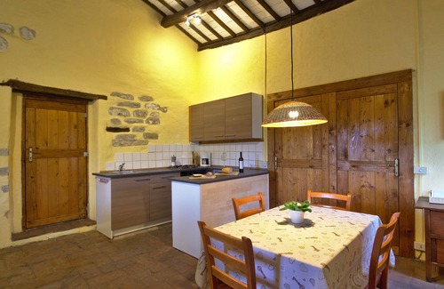Cupramontana Cottage | Cozy apartment with swimming pool , in the Italian countryside.