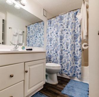 Golden Glades - The Woods Apartment | Cozy Apt min to Mayo Beaches Free Wi-Fi Coffee Tea