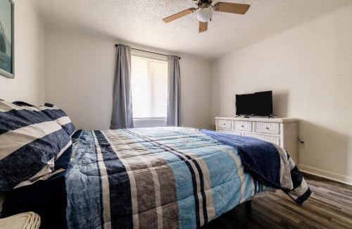 Golden Glades - The Woods Apartment | Cozy Apt min to Mayo Beaches Free Wi-Fi Coffee Tea