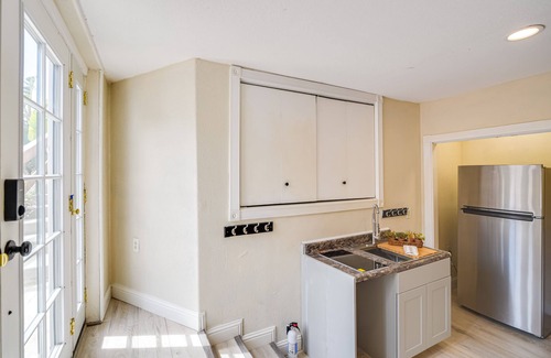 Aptos Apartment | Cozy Aptos Studio ~ 2 Mi to Seacliff State Beach!