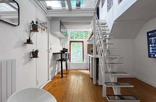 Croulebarbe Apartment | Cozy Artist’s Loft, Close to Public Transport