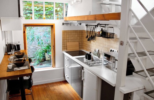 Croulebarbe Apartment | Cozy Artist’s Loft, Close to Public Transport