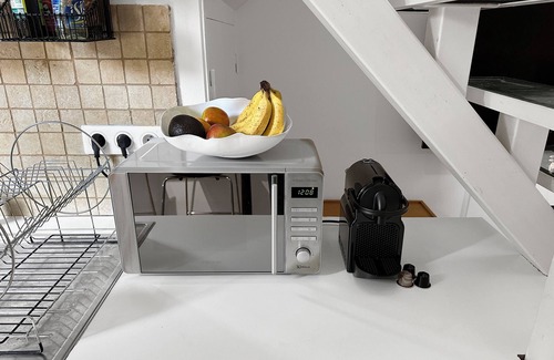 Croulebarbe Apartment | Cozy Artist’s Loft, Close to Public Transport