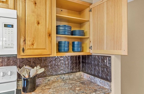 South Westminster House | Cozy Arvada Escape With Backyard, Near Denver