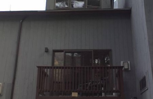 Bartlett Condo | Cozy Attitash Mountain Village Condominium