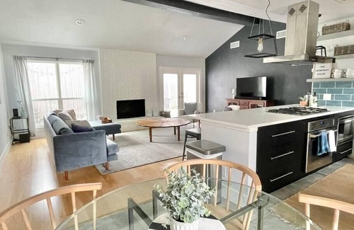 North Austin Civic Association House | Cozy ATX Treasure. Private Yard + Patio