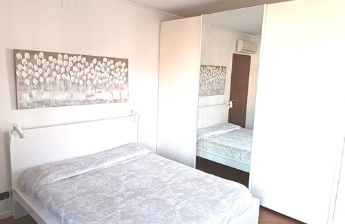 Cologno Monzese Bed & Breakfast | Cozy B&B close to Milan's subway