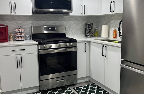 Southeast Edmonton House | Cozy basement suite in Elerslie .
