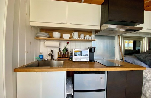 Provincetown Condo | Cozy Bayside Cottage With Huge Outdoor Living Space and Private Beach (2313)