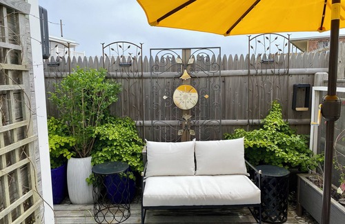 Provincetown Condo | Cozy Bayside Cottage With Huge Outdoor Living Space and Private Beach (2313)