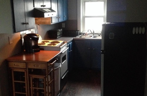 Newport East Apartment | Cozy Beach Apartment, private entrance and parking spot .