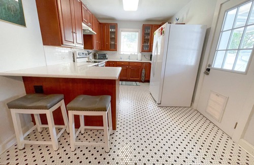 Jacksonville Beach House | Cozy Beach Bungalow. Kid and Pet Friendly!