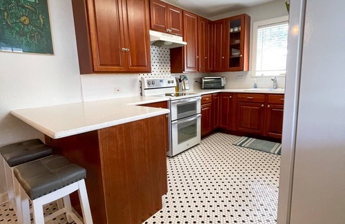 Jacksonville Beach House | Cozy Beach Bungalow. Kid and Pet Friendly!