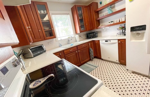 Jacksonville Beach House | Cozy Beach Bungalow. Kid and Pet Friendly!