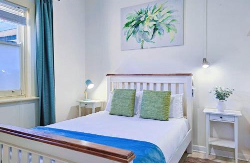 Largs North House | Cozy Beach Cottage Steps from Beach Jetty