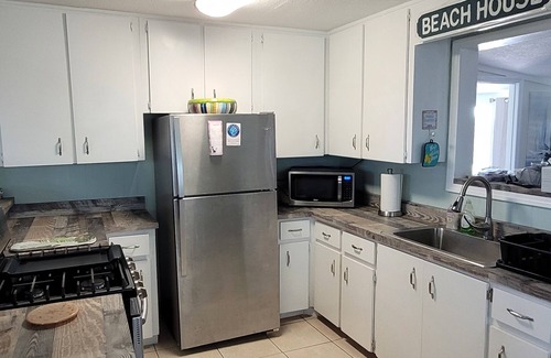 Mexico Beach House | Cozy Beach Cottage! Dog Friendly! Monthly discount Fall/Winter + Golf Cart!