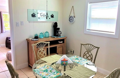 Mexico Beach House | Cozy Beach Cottage! Dog Friendly! Monthly discount Fall/Winter + Golf Cart!