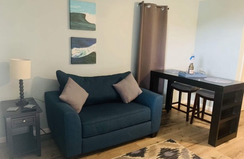 Melbourne Beach Resort | Cozy Beach Escape -saltwater pool - Poolside Suite