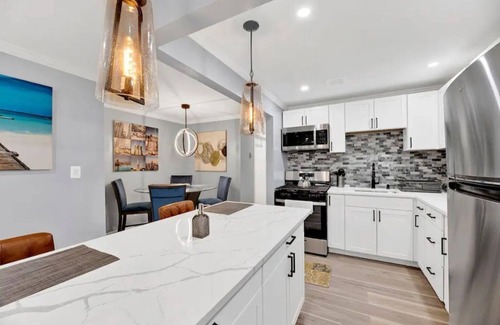 Queens Apartment | Cozy Beach Getaway: