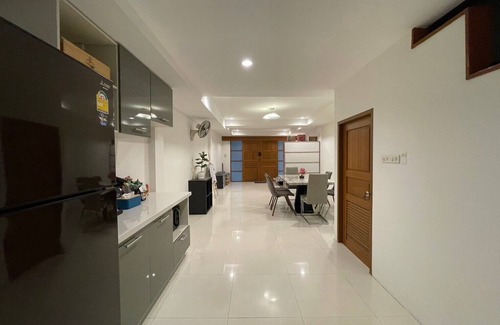 Pratumnak Hill House | Cozy&Beach House-2BRs, Beach, Walking St, Pier