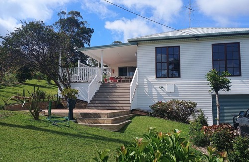 Woolgoolga House | Cozy beach house in the heart of town. Walk to beach and cafes