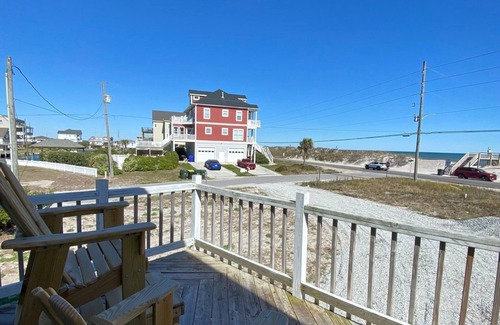 Sneads Ferry Cottage | Cozy beach cottage with beautiful ocean views.