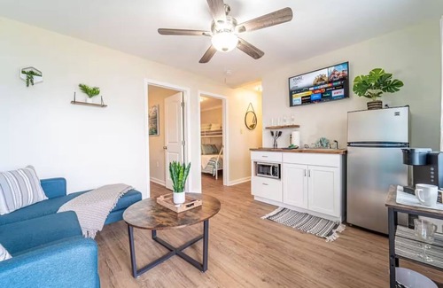 Bahama Beach Apartment | Cozy Beachside 2 bedroom | Pool + Beach