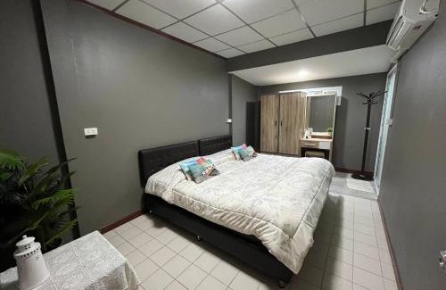 Puk Tian House | Cozy Beachside Retreat in Puek Tian, Thailand