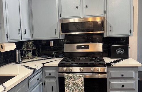 Apple Valley House | Cozy bedroom in charming Apple Valley with WiFi, AC