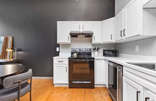 Mission Apartment | Cozy Bedroom Retreat in the Heart of Kansas City