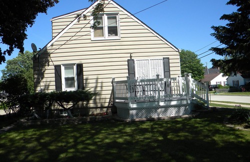 Kenosha House | Cozy Bedroom with Private Entrance, Bathrm and nearby Lake Michigan View