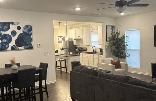 Washington Park House | Cozy Big Blue getaway near downtown Atlanta