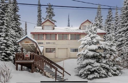 Big White Ski Resort Condo | Cozy Big White Ski-In 1-bedroom condo. Sleeps 4-6+. RENOVATED! Pet-Friendly