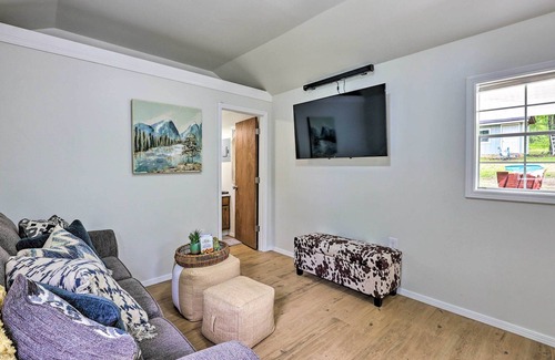 Bismarck Apartment | Cozy Bismarck Studio Cabin w/ Private Hot Tub