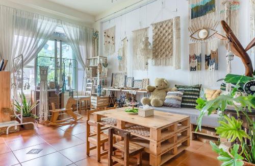 Taitung Bed & Breakfast | Cozy Blue B&B
