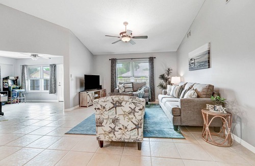 Palm Bay House | Cozy Blue Palm w/Game Room Centrally Located