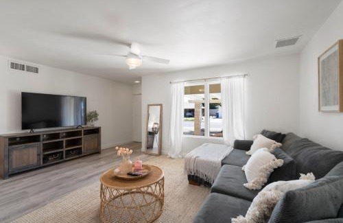 Mesa House | Cozy Boho Mesa Home with Diving Pool!
