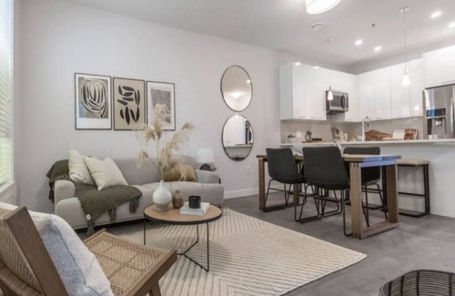 Abbotsford Condo | Cozy brand new 1 bedroom Condo , close to Hospital , UFV & downtown Abbotsford.