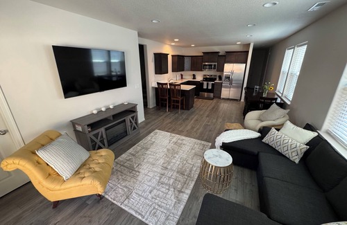 Thurston Condo | COZY!Brand New never lived in 3-bedroom Duplex in enjoyable Springfield with AC