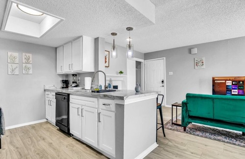 West Arlington Apartment | Cozy Brand New Studio · 1 Bath + Gym 604