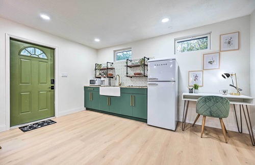 Limona Improvement Apartment | Cozy Brandon Guest Studio w/Pool & Hot Tub!