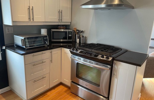 Holy Cross House | Cozy bright 2BR downtown duplex, garage, fenced