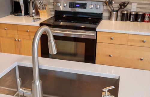 Canmore Condo | Cozy.Bright.Central - Canmore Downtown