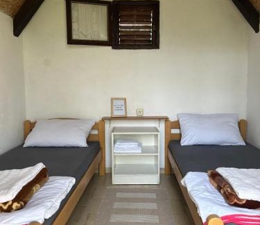 Kutina House | Cozy bungalow in Brinjani with garden view 30 m²