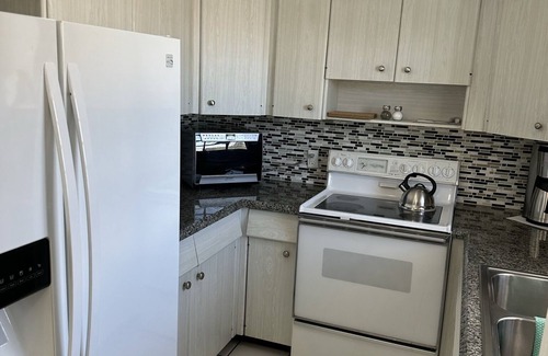 Hillsboro Beach Apartment | Cozy Bungalow with Private Beach Access