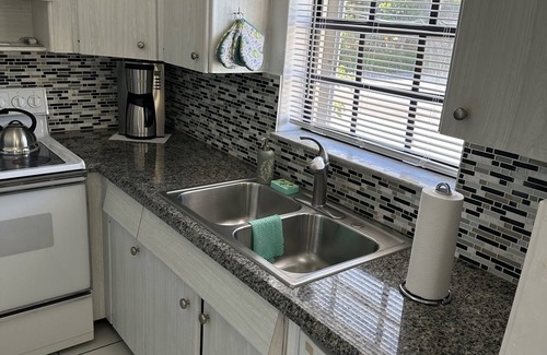 Hillsboro Beach Apartment | Cozy Bungalow with Private Beach Access