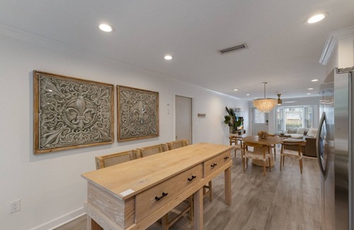 Holmes Beach House | Cozy Cabana East – AMI w/Heated Pool, Pets & Walk To The Beach