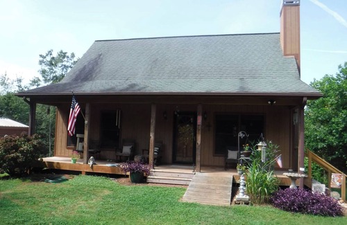 Seneca Cabin | Cozy Cabin close to Clemson