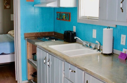 Navarre Cabin | Cozy Cabin Deluxe waterfront Sleeps 8 Pet friendly