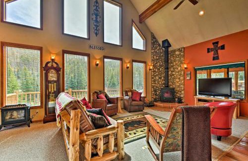 Red River House | Cozy Cabin Escape with Mtn Views Near the Red River!